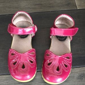 Livie and Luca size 10 watermelon colored petals